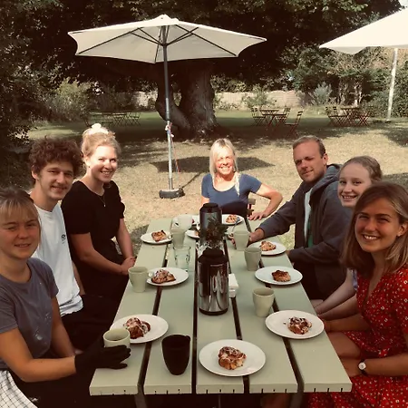 Strandgården På Skarø Med Færge Fra Svendborg Ballen (Svendborg)