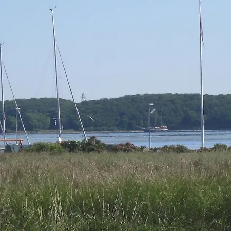 Strandgarden Pa Skaro Med Faerge Fra Svendborg *