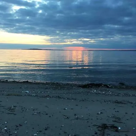 Strandgarden Pa Skaro Med Faerge Fra Svendborg Villa *