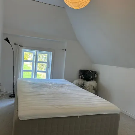 Strandgården På Skarø Med Færge Fra Svendborg * Ballen (Svendborg)