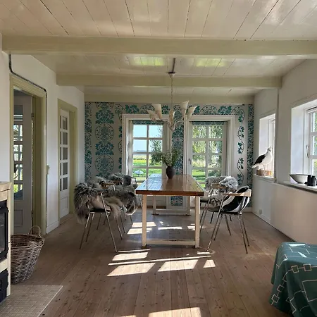 Strandgården På Skarø Med Færge Fra Svendborg Villa