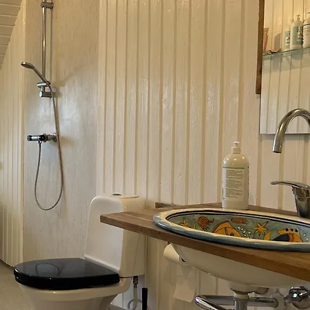 Villa Strandgarden Pa Skaro Med Faerge Fra Svendborg Ballen (Svendborg)